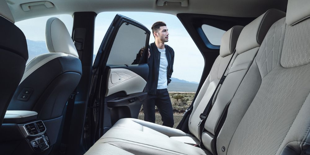 Ghế sau Lexus RX350h có thoải mái không? Đánh giá chi tiết